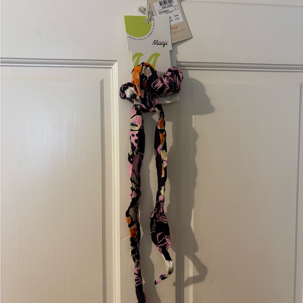 NWT Maaji brand scrunchie for hair from Beachly box